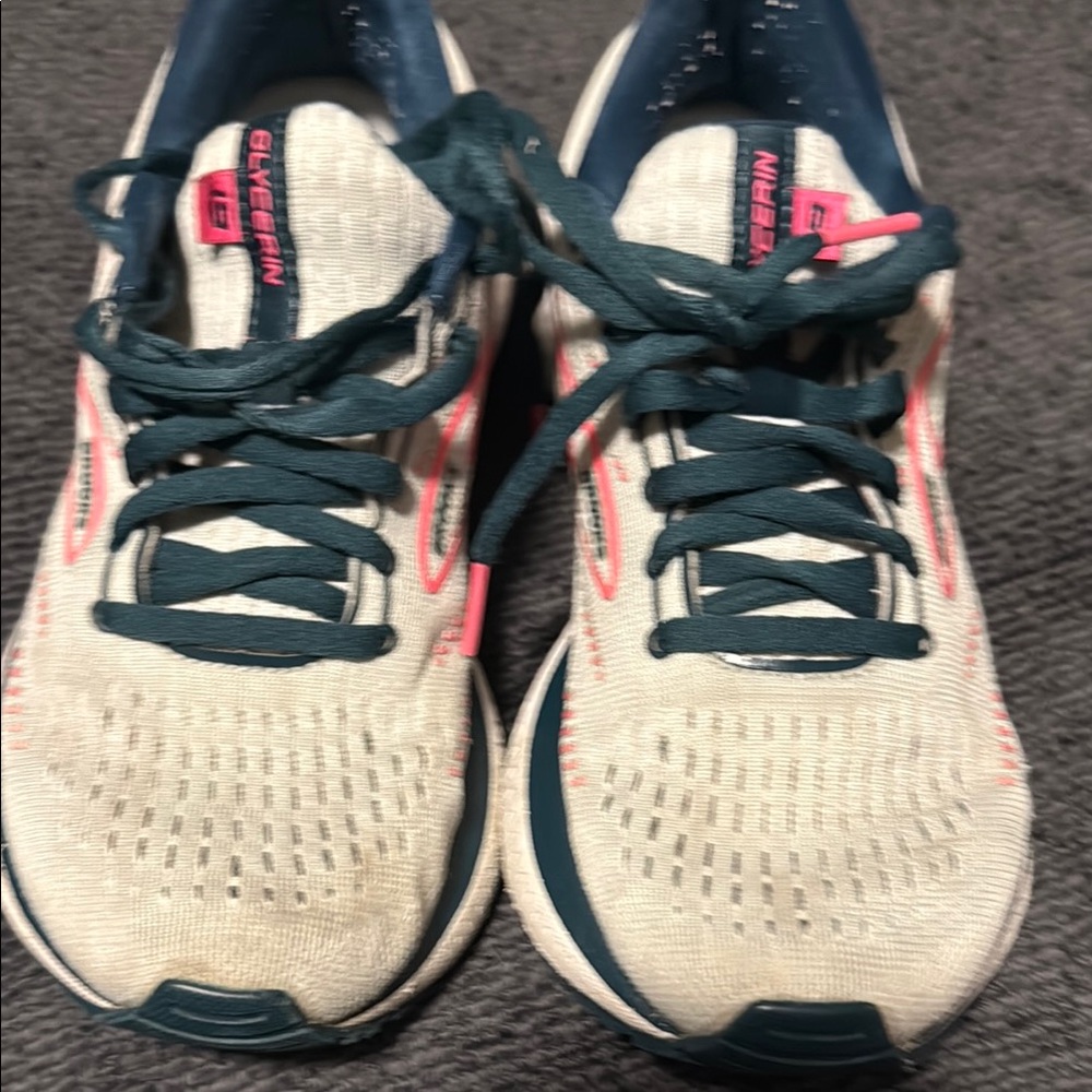 Women's Running Shoes with Pink Accents Brooks Glycerin size 7medium width